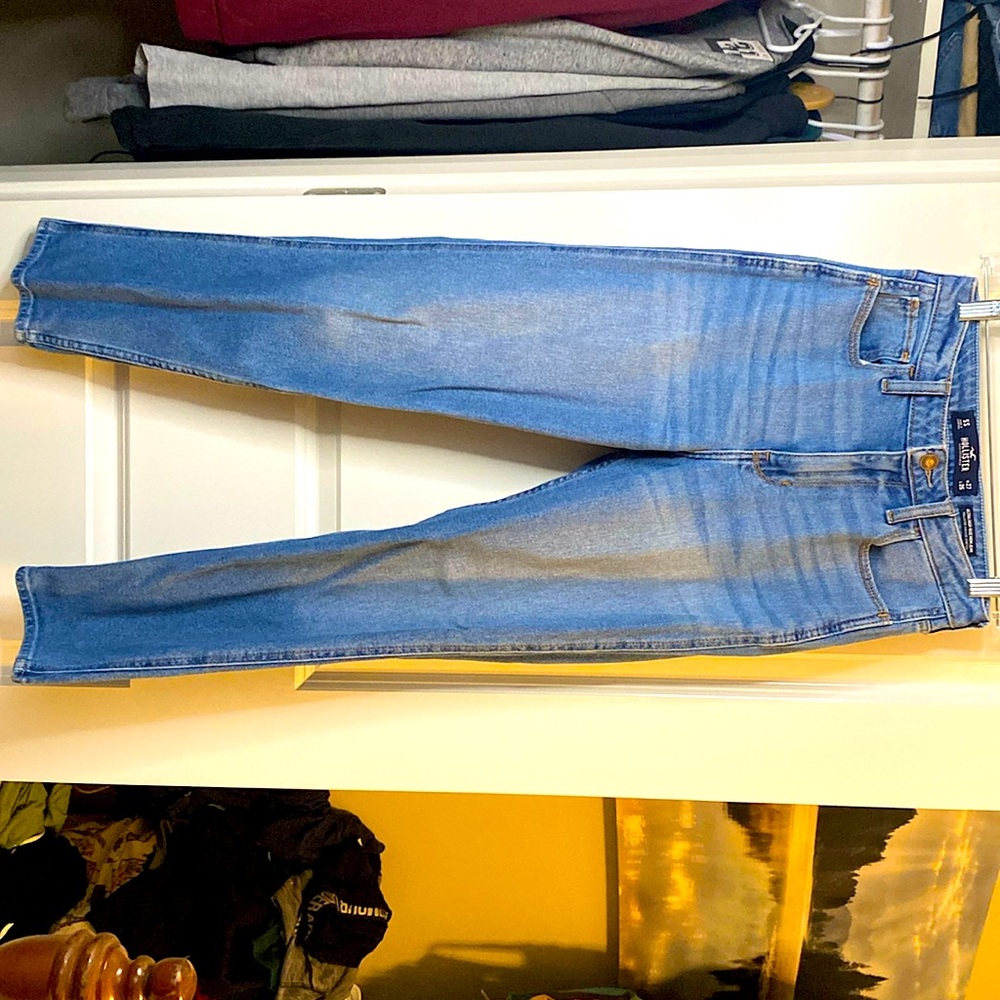 HOLLISTER Ultra High-Rise Mom Jean 5s w27 L25